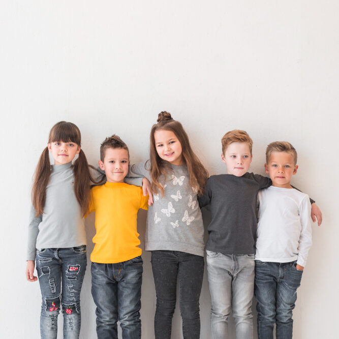 kids-posing-together